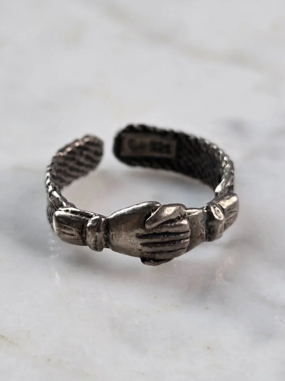 Womens Vintage Sterling Silver Holding Hands Friendship Ring 2.6g #E4130